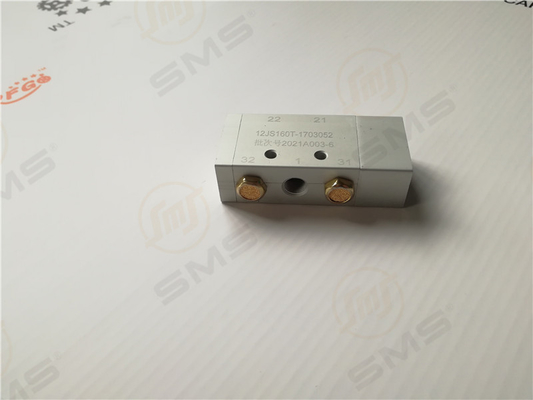 12JS160T-1703052 সংযোগকারী 12V Sinotruk Howo ট্রাক যন্ত্রাংশ সহ একক H ভালভ
